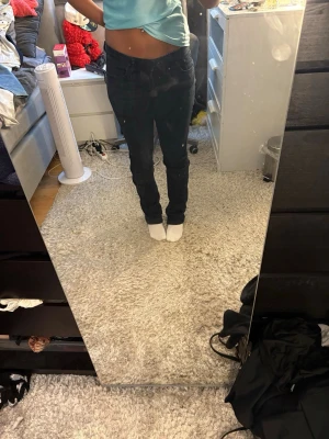 svarta ltb jeans - kommer sälja denna på min plick liveshow 17 augusti 19:00 där jag visar upp plagget bättre och man kan buda!😊 39cm midjemått W27/L34