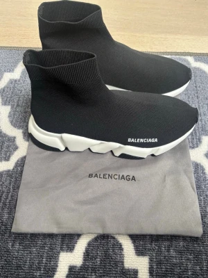 Svarta balenciaga - Dustbag tillkommer vid köp!