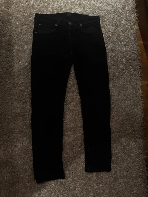 Svarta lee jeans - Slim fit lee jeans aldrig använda 
