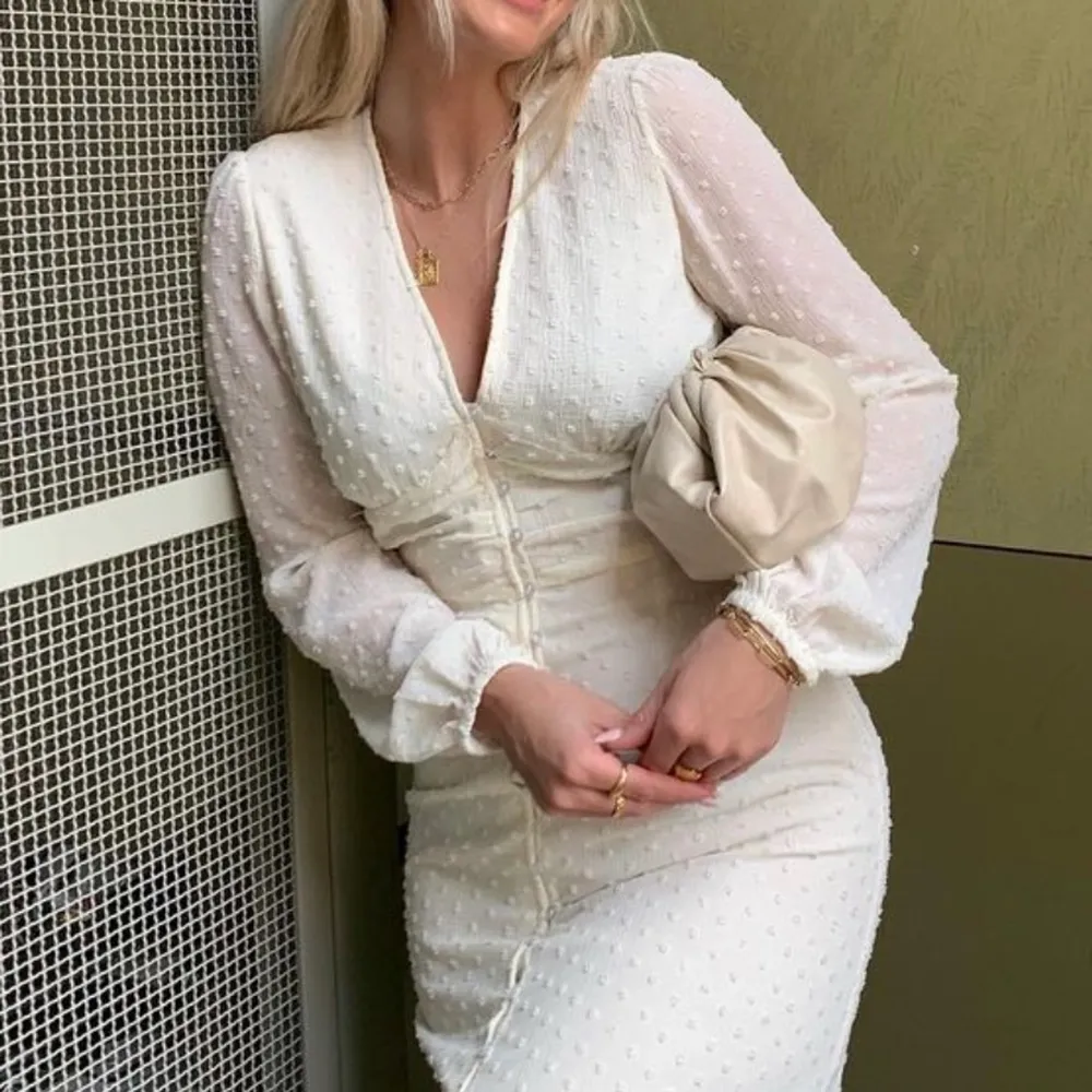 Säljer en supergullig klänning från Gina Tricot med prislapp på alltså helt ny!! Köptes för 500kr online och är helt slutsåld! Om många är intresserade blir det budgivning (:. Klänningar.
