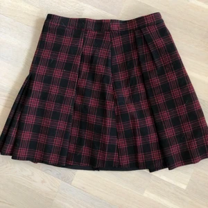 Rutig kjol  - Kjol i storlek 36. Den är köpt på second hand men i bra skick 🥰