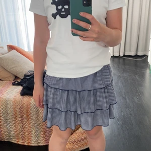 Populär zara kjol - Säljer denna sjukt snygga zara kjol och sjukt populära💕slutsåld på zara🪅köparen står för frakt