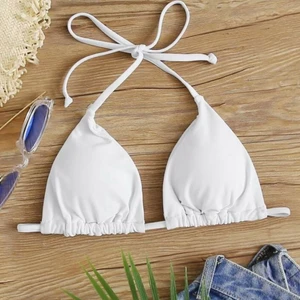 Shein bikini - Säljer min vita bikiniöverdel från shein då den tyvärr var för liten (jag brukar ha M i bikinis). Annars superfin. Frakt tillkommer