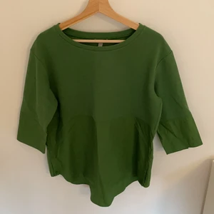 Tröja/ blus från COS i stl small  - Tröja från COS i stl small, knappt använd/nyskick 3/4 ärm 