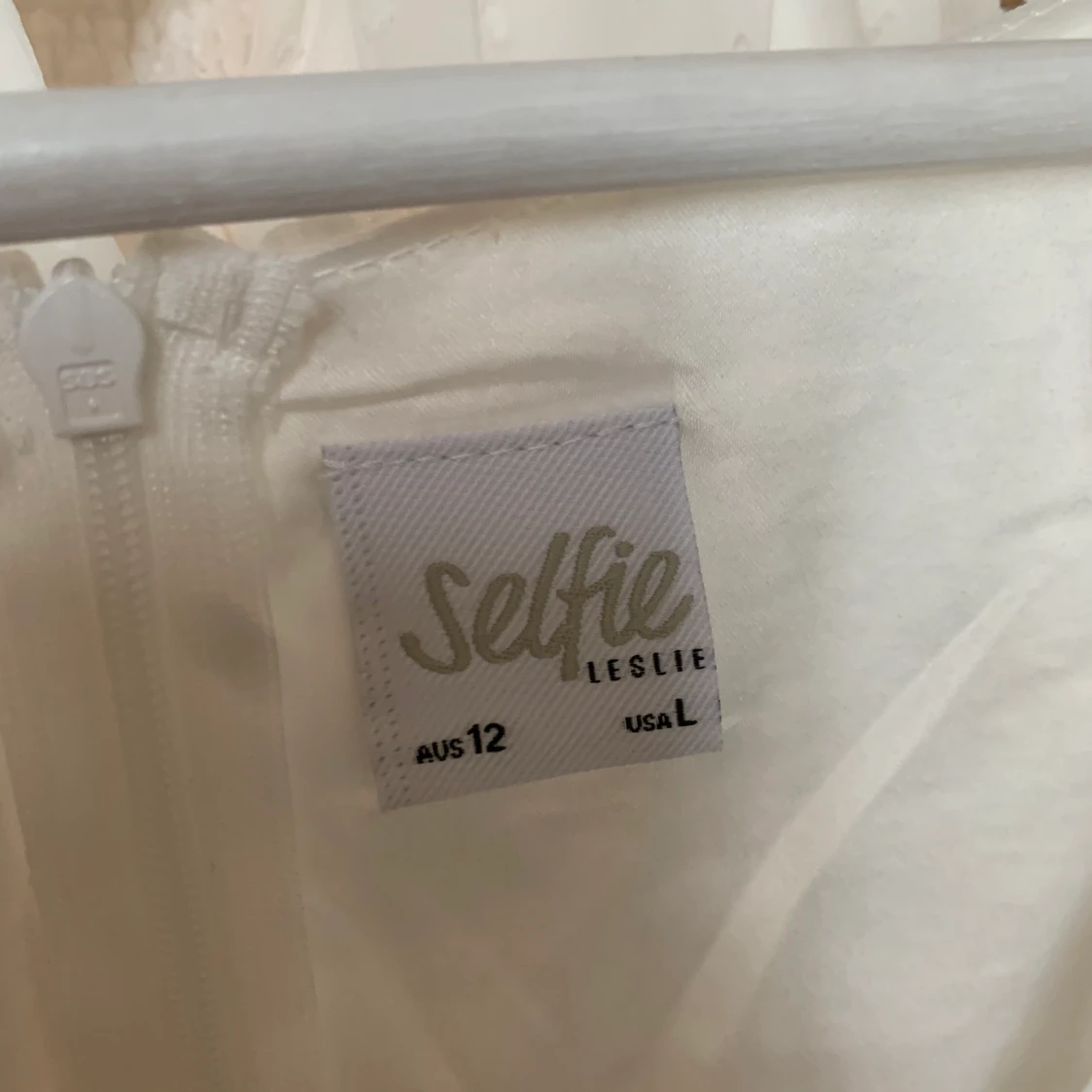 Vit klänning (Studentklänning) 🤎 - 91