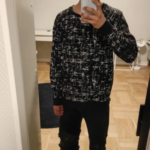 fet långärmad  - kedjor på sidorna av den, cool detalj 