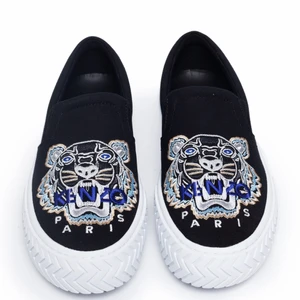 Kenzo skor  - Jätte fina kenzo skor i mycket bra skick, kontakta för bilder. Storlek 38/39