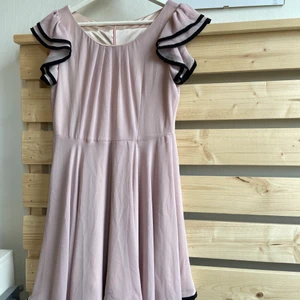 Klänning - Fint skick. Lappen borta så vet inte säkert storleken men tror Xs