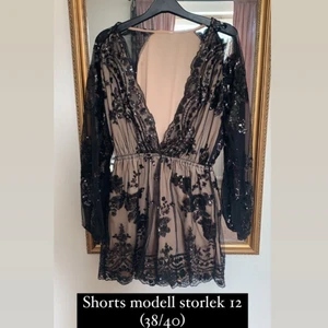 Shorts modell  - Jätte snygg byxdress i shorts modell aldrig använd 