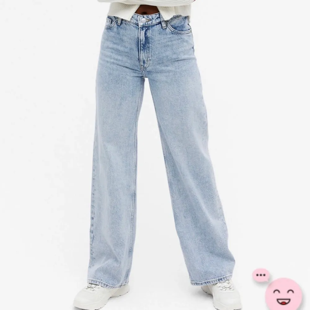 Säljer mina vida Yoko jeans från monki, fett bra skick men använder dem ej. Egna bilder går lätt att fixa! Hör av dig om du är intresserad ❤️. Jeans & Byxor.