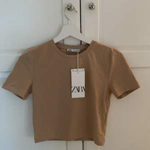 Säljer en superfin tröja från Zara som inte kom till användning💕💕 80kr 