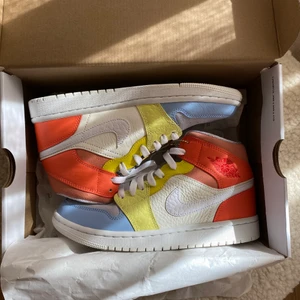 Air Jordan Mid 37.5 - Använda endast en gång pga för liten storlek. 