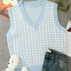 Pullover väst - En väst från SHEIN, väldigt fint material och använd fåtal gånger. Köpt för 259kr🥰