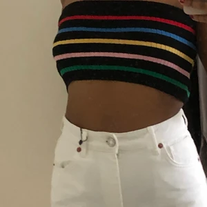 Fin tubtopp - Fin tubtopp köpt från Urban Outfitters. Knappt använd. I strl M dock lite större vid bysten 🖤 ord pris 200 kr