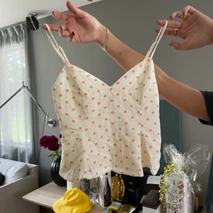 Zara topp - Slutsåld zara topp i storlek S❤️❤️❤️ KÖP DIREKT FÖR 200kr!!!!!!!!!