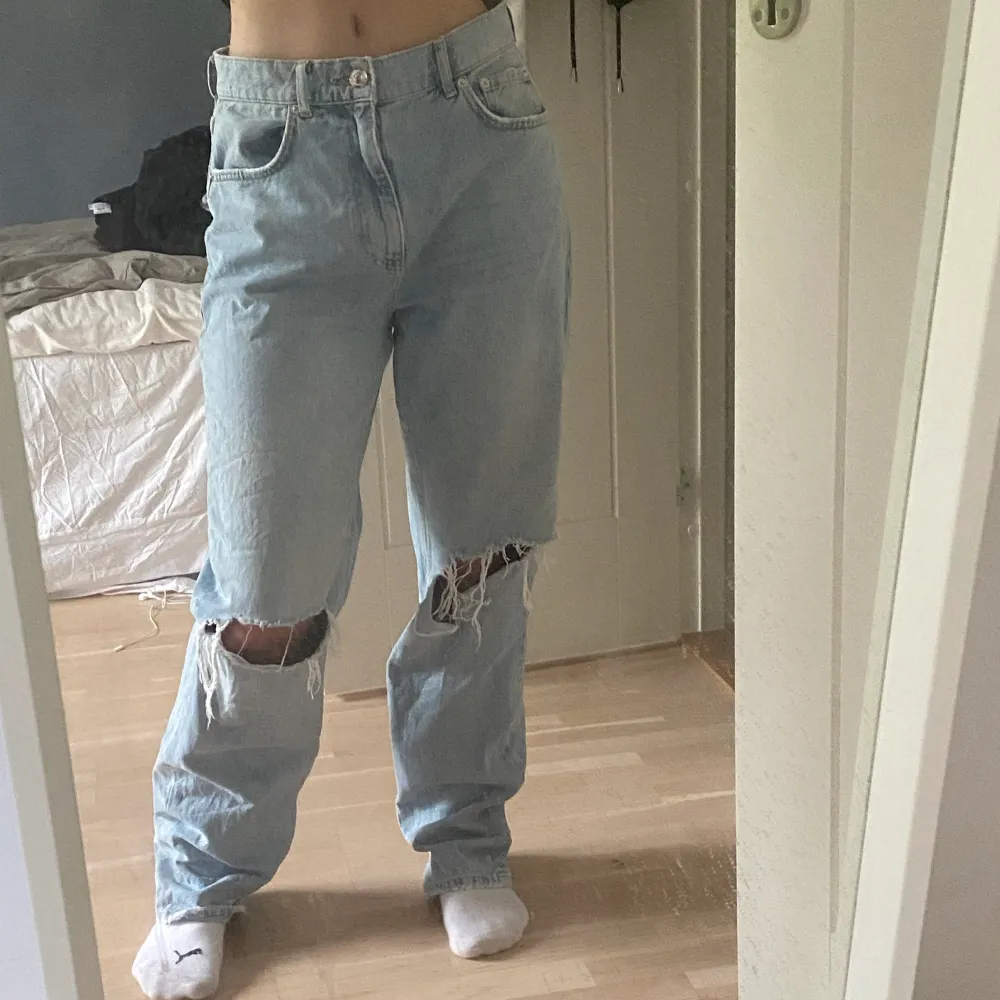 90’s high waist jeans från Gina tricot som tyvärr är alldeles för stora på mig, aldrig använda💕. Jeans & Byxor.