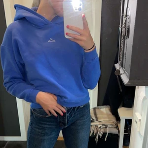 Holzweiler hoodie xs - Veldig fin blå hettegenser selges da jeg ikke bruker den lengere🥰