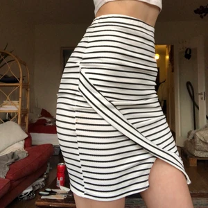 BOOHOO kjol - Strl 36