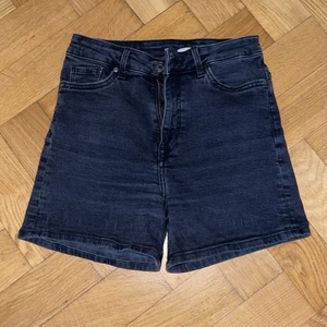 Svarta shorts  - Storlek EUR 34