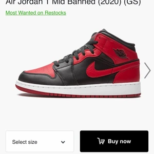 Nike, Jordans 6y (storlek 37) - Nyligen köpte från restocks. Som ni ser på bilderna oanvända också eftersom att jag råkade beställa fel storlek. Jag har storlek 38 och dessa var för små för mig. Riktigt fräna skor, ska köpa ett annat par fast i rätt storlek.