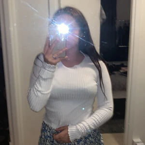 Vet inte - En vanlig vit tröja 