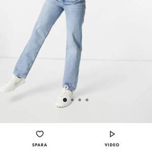 Jättesnygga jeans från asos st 38!! Ligger kvar i förpackning helt oanvända 