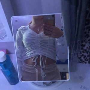 Tröja - Tröja från new yorker storlek XS men kan passa för dom som har S oxå. Säljer den för 90kr❤️