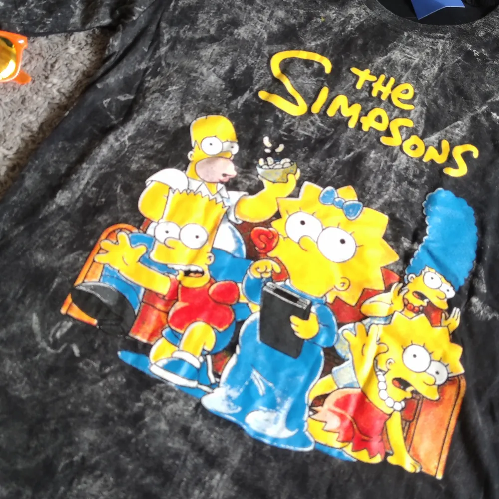 Snygg oversized t-shirt The Simpsons .Helt Ny t-shirt  . Passar både för tjejer och killar : ). Skjortor.