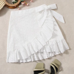 Kjol - Säljer denna söta kjol pågrund av att jag inte riktigt passade i den, endast provad! Köpte denna för 140kr! Köparen står för frakten!💘💘