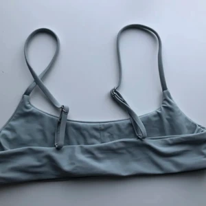 Bikiniöverdel  - en jätte fin grå/blå bikiniöverdel som jag köpt här på plick i vintras men som nu är för liten för mig. det är en S storlek och den är väldigt fin och bra kvalitet💕jag har aldrig änvänt den utan bara testat.