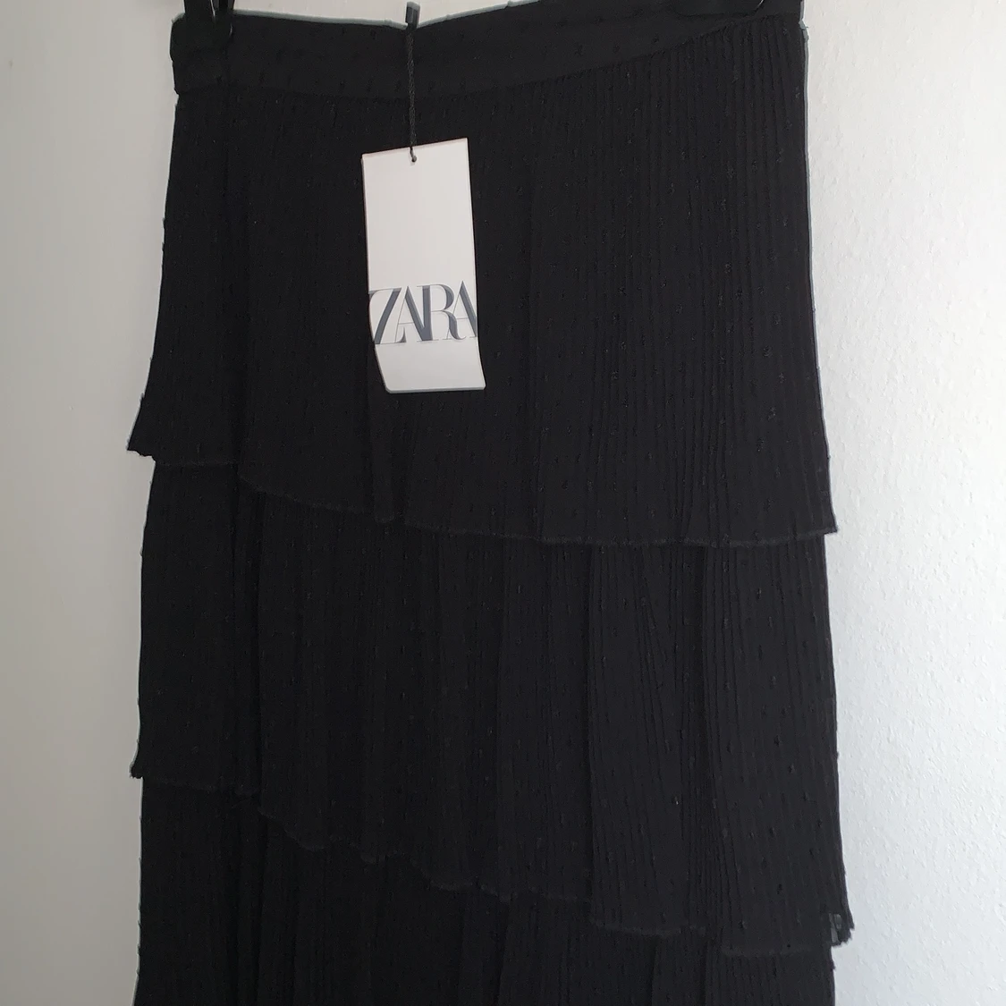 Svart volangkjol  - 91