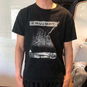 Black/svart t-shirt - Svart t-shirt i size medium. Helt ny