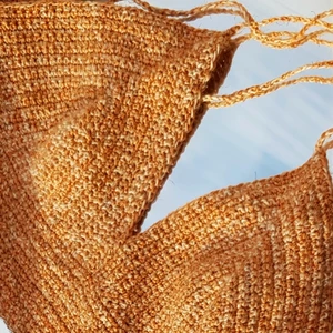 Virkad topp - En topp som jag har virkat! 🧡🧡 Justerbar i bak som mina andra toppar och passar därför många storlekar. Den är rostfärgad i flera nyanser. Handtvätt. Följ gärna @melinamakess för mer! 🧡🧡