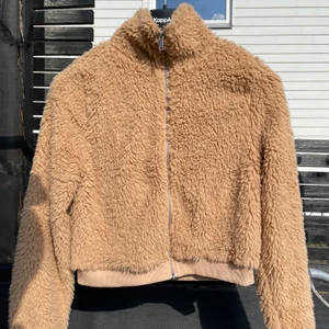 fluffig kofta - fluffig kofta, knappt använd 💕 köparen står för frakten