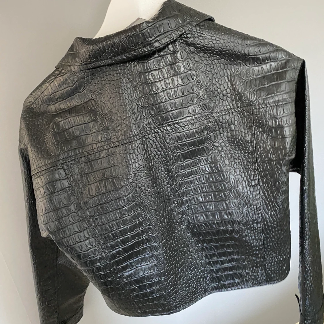 Cropad skinnjacka - 90