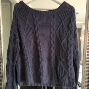 Stickad tröja - Köparen står för frakt ❤️