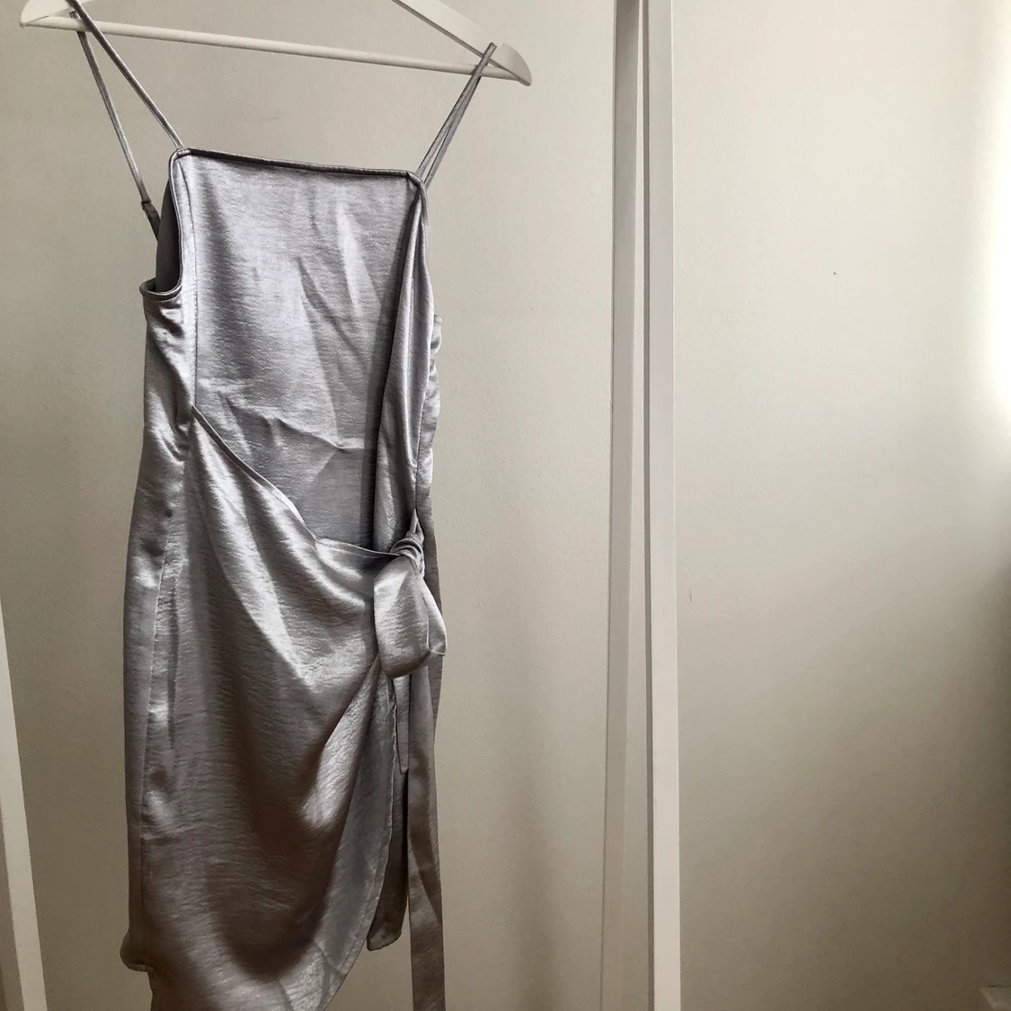 Silverklänning från NAKD