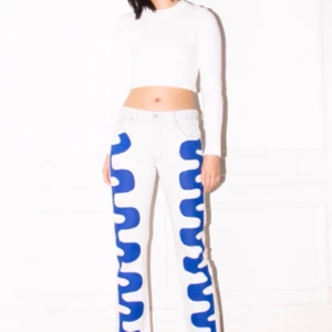 Iggy jeans BLUE wave - Asballa Iggy jeans, vintage Levis,  som tyvärr säljes pga för liten storlek. Dessa är i str 30/30 och är i bra längd. Själv brukar jag ha 28 i midjan men dessa var för små. Har en defekt på byxan som knappt syns och därmed det billiga priset. Frakt står köparen för💞💞