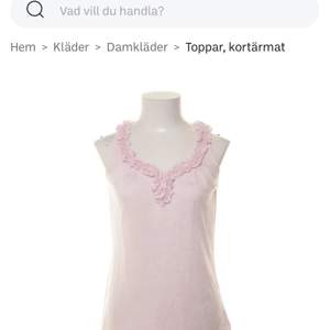 Super gulligt linne med fina detaljer!! Köpt ifrån sellpy och märket är Esprit. Färgen är rosa och storleken är XS. Inte använt bara provat den en gång. ✨⭐️🥰🤍