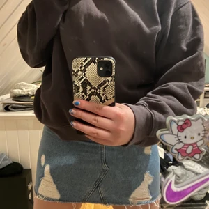 Jeans kjol - En fin jeans kjol från hm inga fel på den har dock aldrig använt eftersom jag inte gillar kjol 