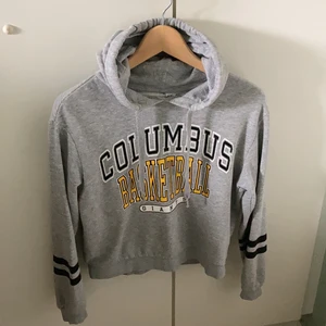 Hoddie från hm jätte mjuk  - Strl xs använd ca 7gånger inga hål orginalpris 149