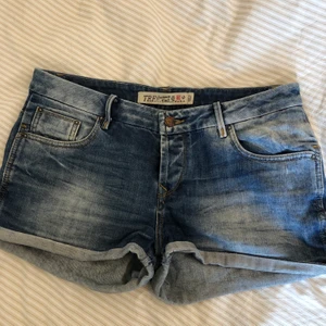 Zara TRF shorts strl 40 - Shorts från Zara trf. Kort modell storlek 40