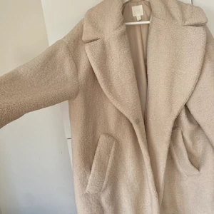 Kappa 🧥  - En benvit kappa, i fint skick.