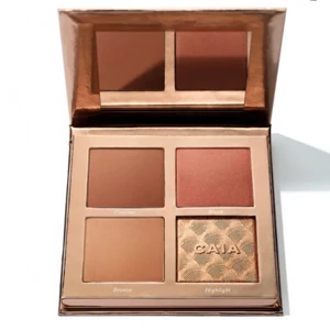 Caia palette classy - Säljer helt oandvänd face palette från caia i färgen classy då jag fick dubbelt i present! Helt oöppnad!🥰 just nu slutsåld på hemsidan 