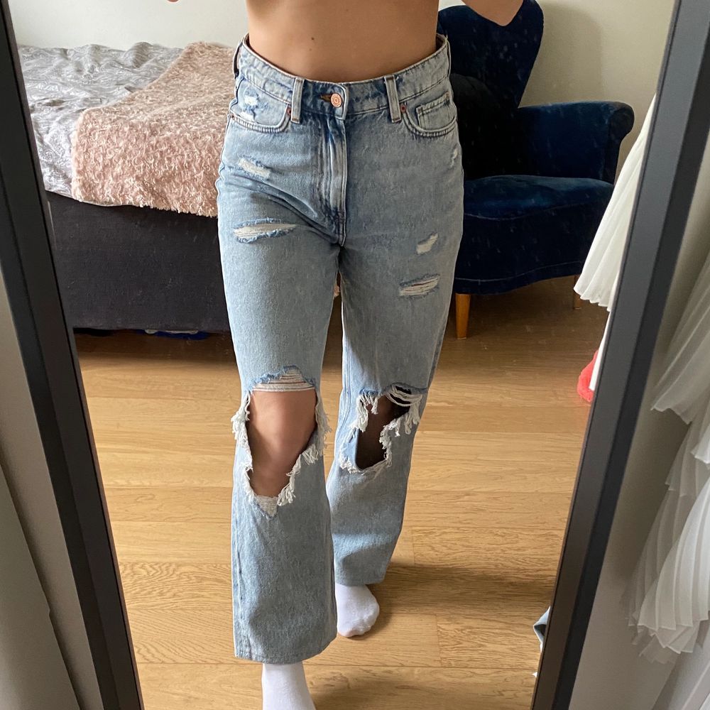 Slitna jeans i storlek 36 | Plick Second Hand