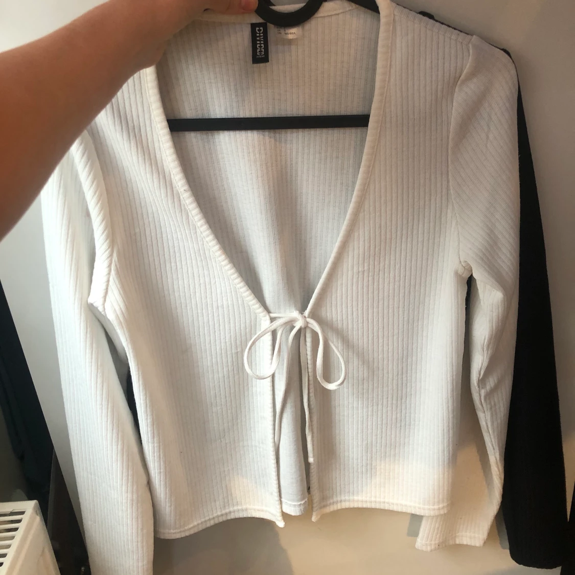 två snygga tröjor från Hm i stl S och Xs