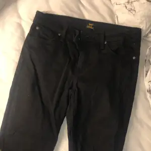 Lee jeans nästan aldrig använda, stl W 29 L 33. Lite liten i stl. 150kr+ frakt