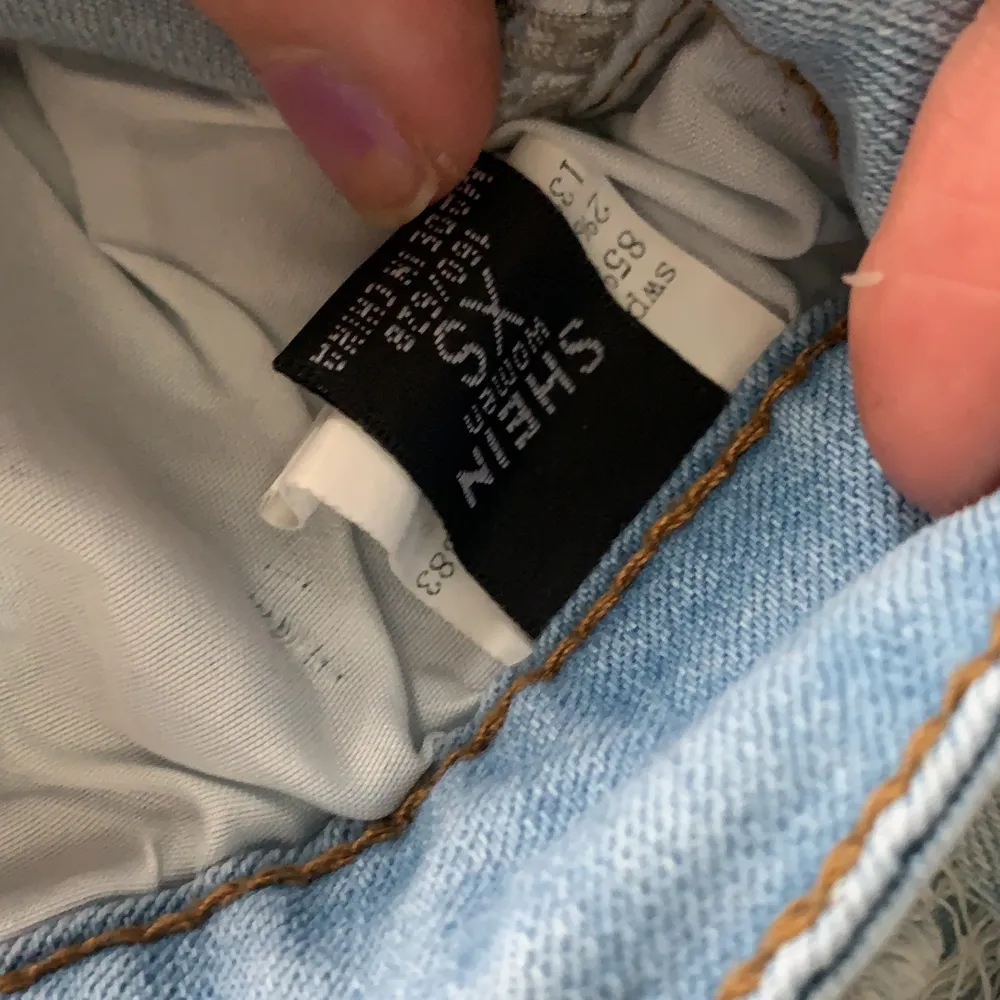 Ett par jätte snygga jeans som ja tyvär har tröttnat på. De är i jätte bra kvalite. Kontakta för mer bilder🌸frakt ingår inte . Jeans & Byxor.