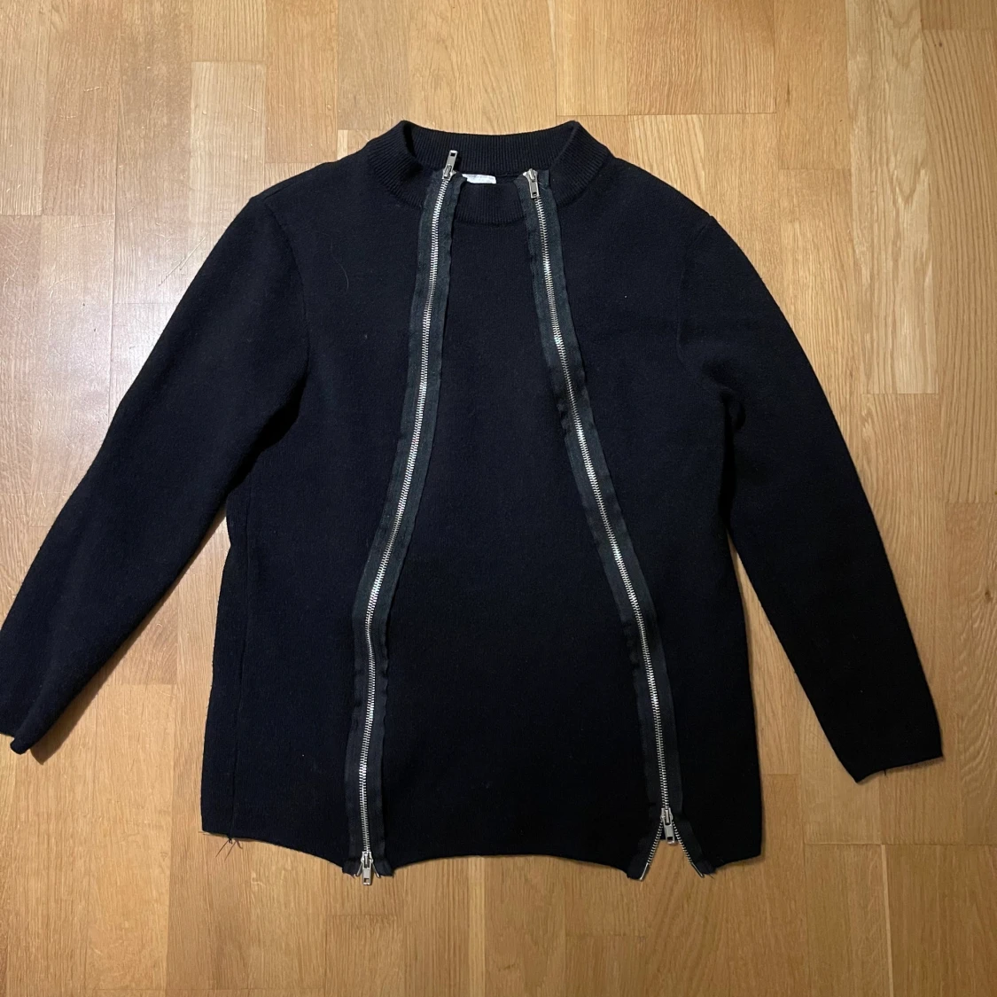 Cool svart tröja - 90