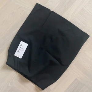 Oanvänd kjol med slits - Frakt tillkommer